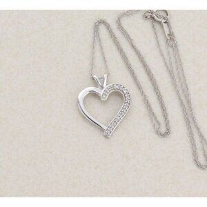 10k White Gold Diamond Heart Necklace 19" Chain